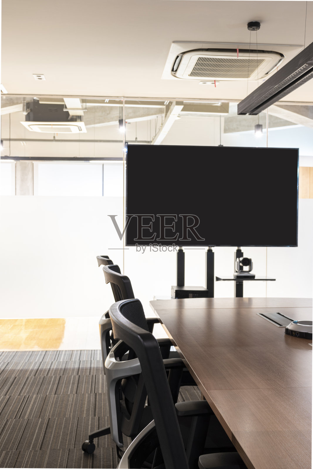 会议室的电视显示空白照片摄影图片