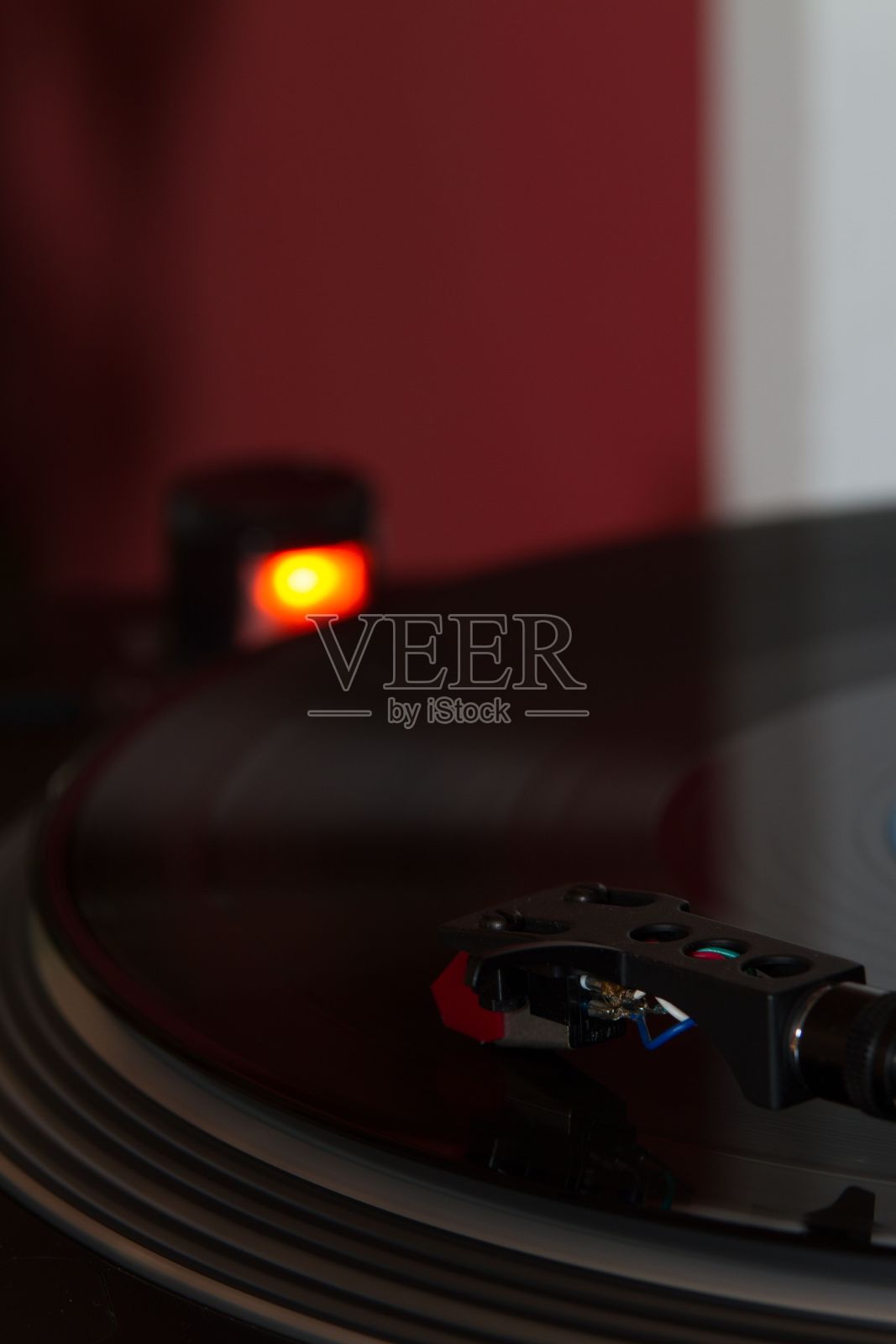 一个老式黑胶播放器的特写镜头照片摄影图片