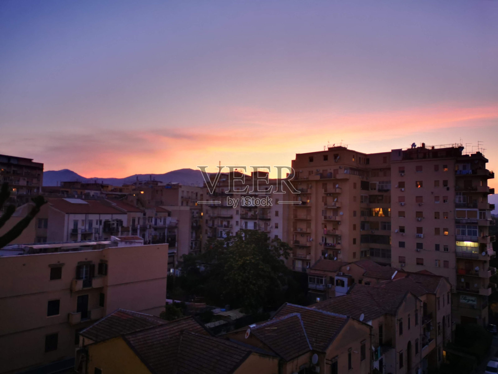 日落，日出和飞机上的风景照片摄影图片