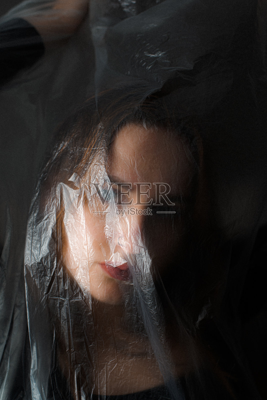 塑料环境问题与模型，爱护我们的地球照片摄影图片