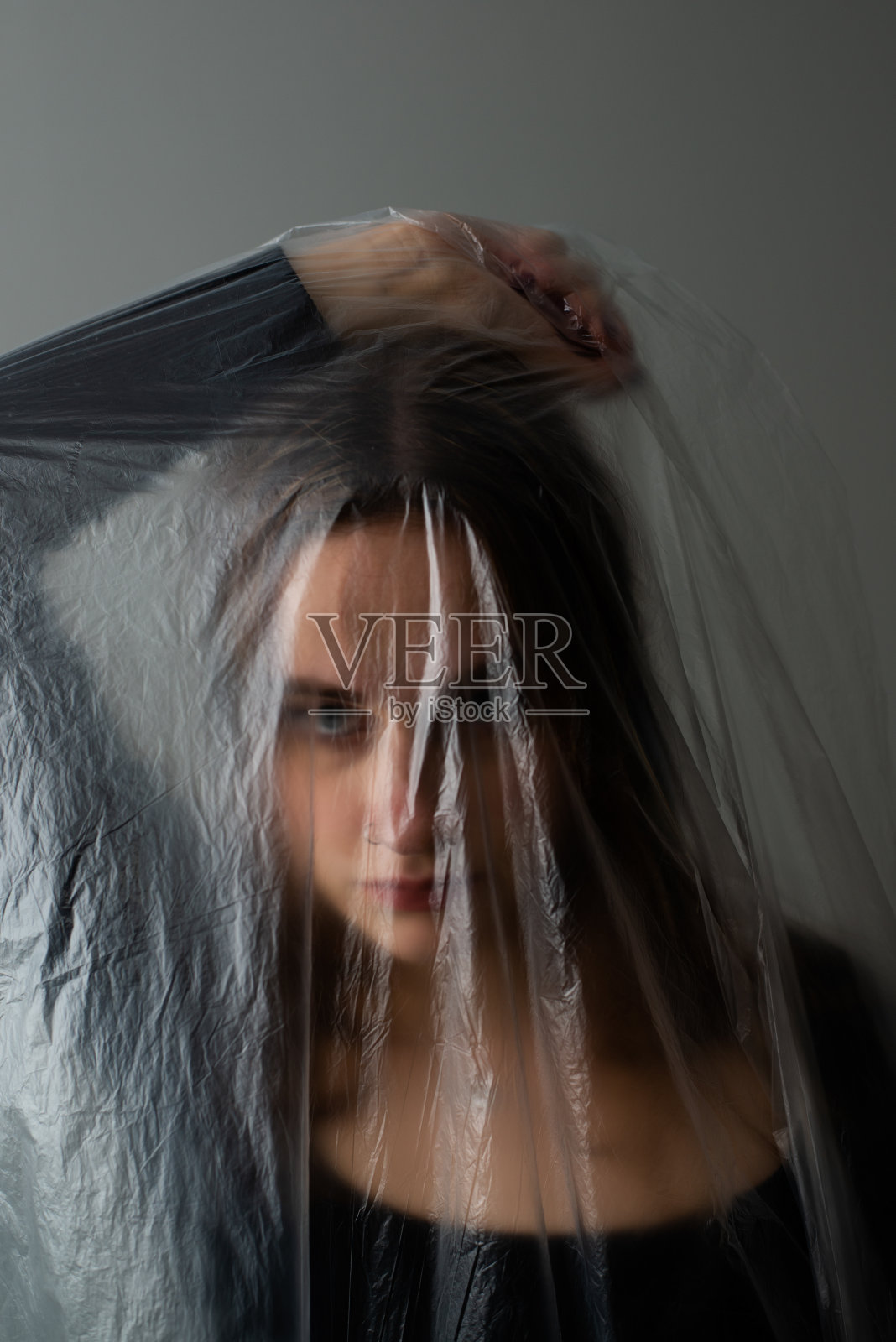 塑料环境问题与模型，爱护我们的地球照片摄影图片