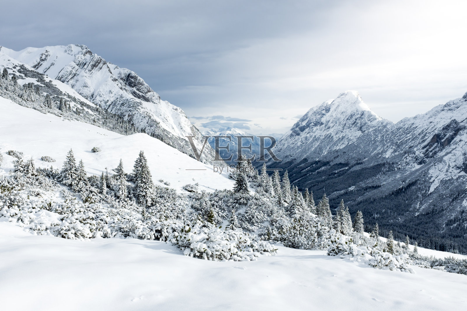 预报山的冬季风景区照片摄影图片