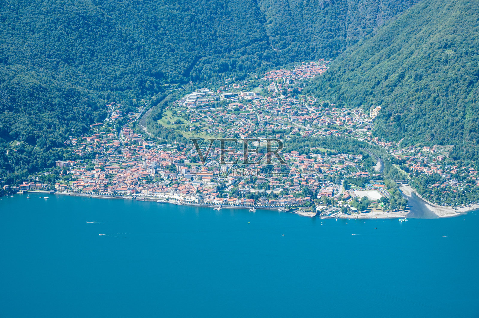 从山上俯瞰坎诺比奥照片摄影图片