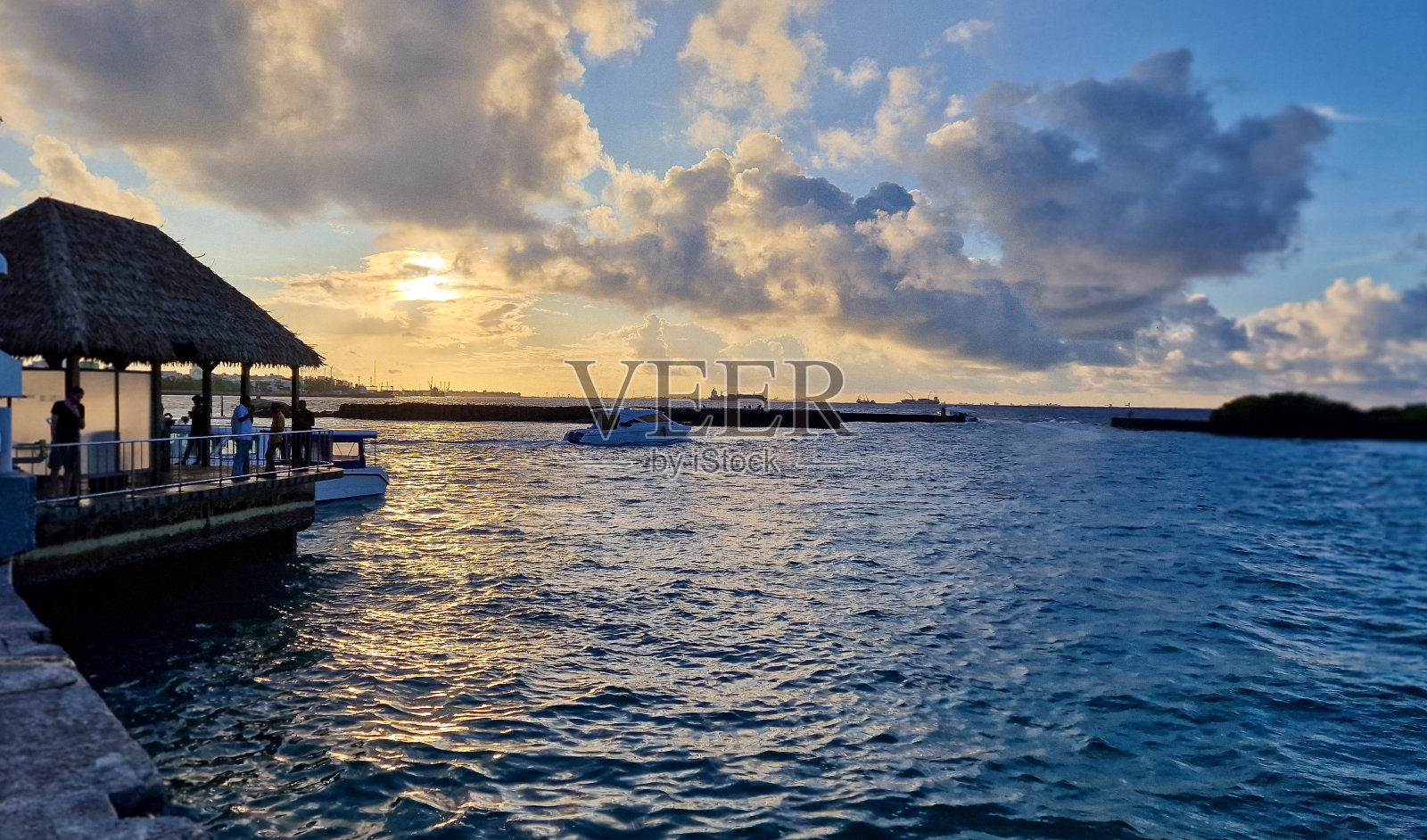 马尔代夫胡胡勒岛的日落照片摄影图片