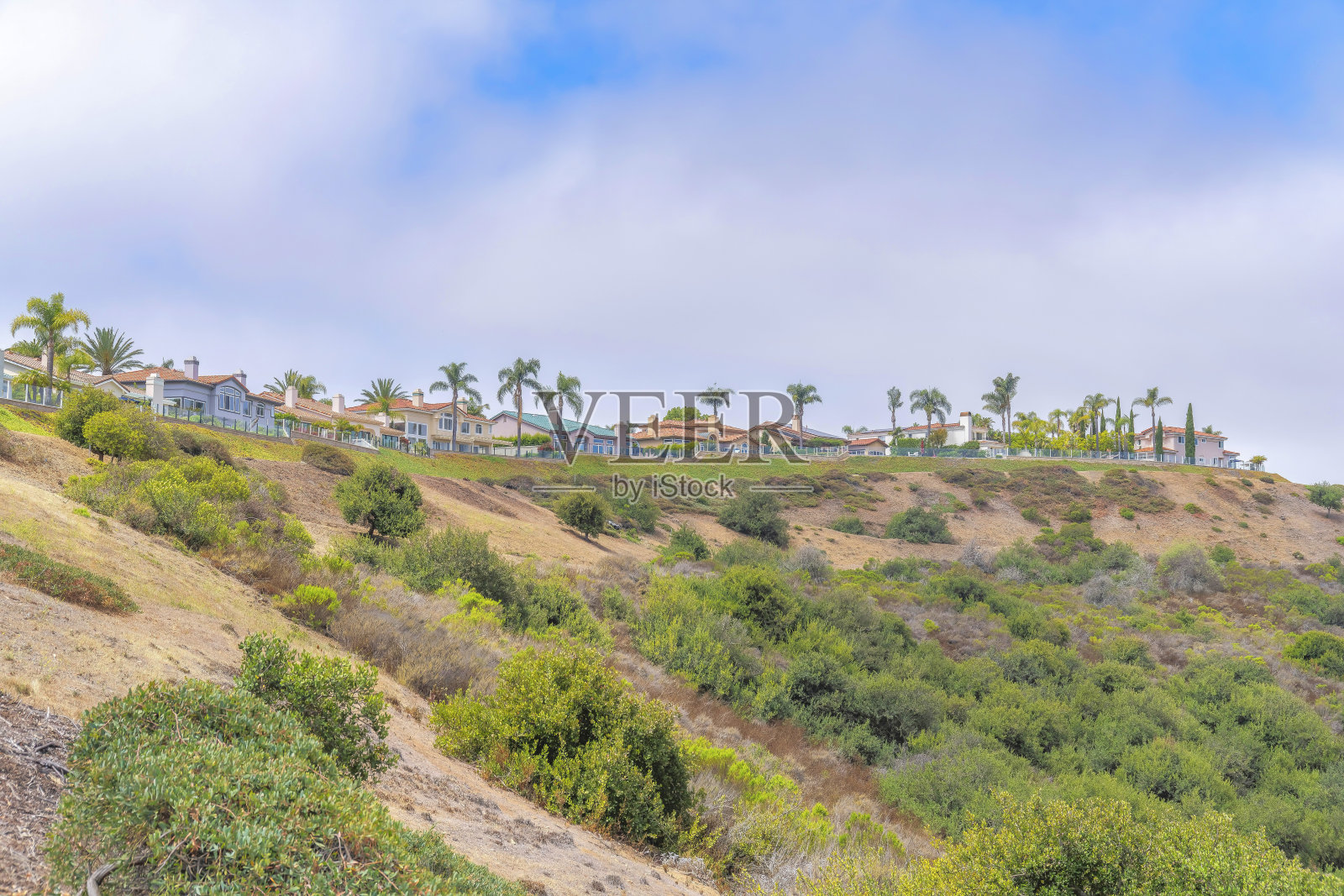 南加州拉古纳尼格尔的上坡住宅照片摄影图片