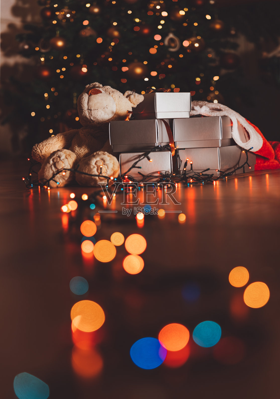 温馨的圣诞夜在家中照片摄影图片