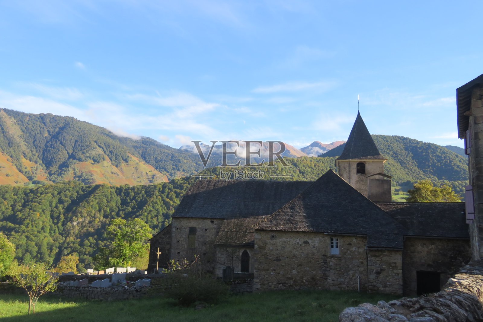 山教堂照片摄影图片