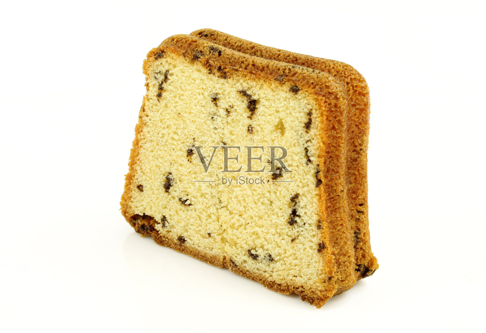 巧克力片德国库臣蛋糕片孤立的白色背景。海绵质地照片摄影图片