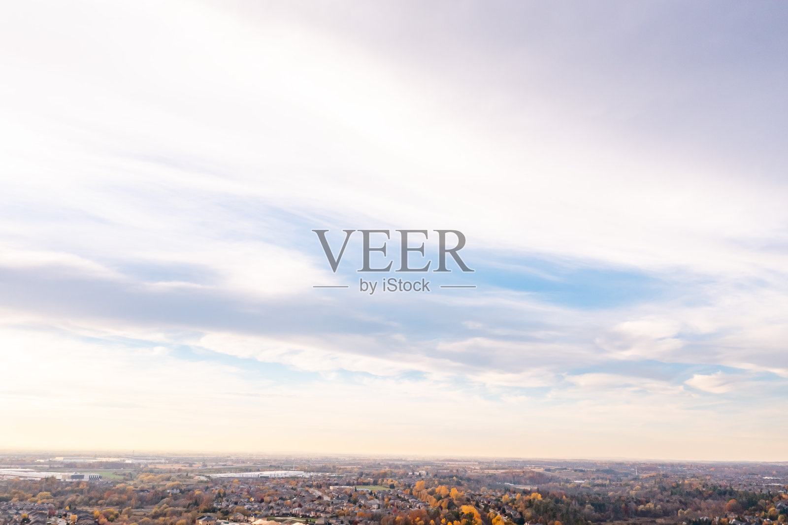 秋天早晨的天空，伍德布里奇，加拿大照片摄影图片