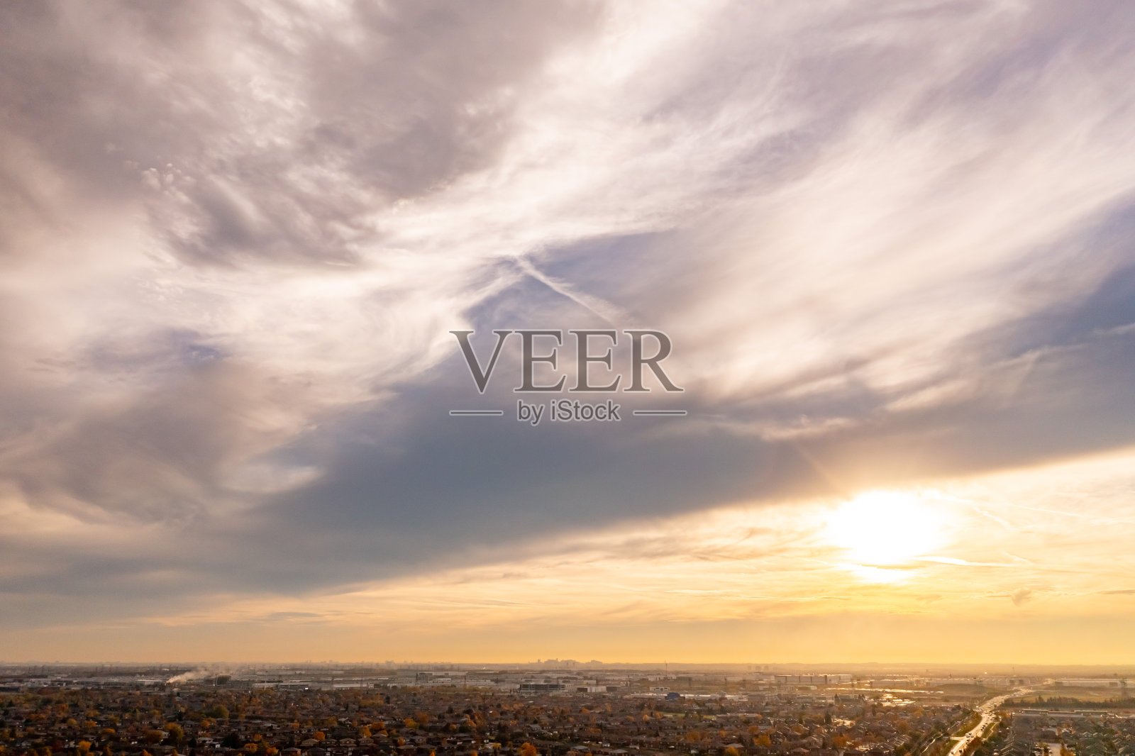 秋天早晨的天空，伍德布里奇，加拿大照片摄影图片