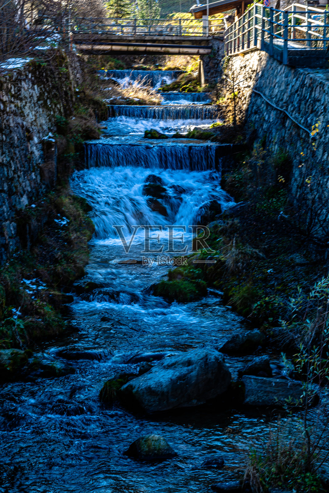 Pietraporzio，一颗坐落在上斯图拉山谷湖上的宝石照片摄影图片