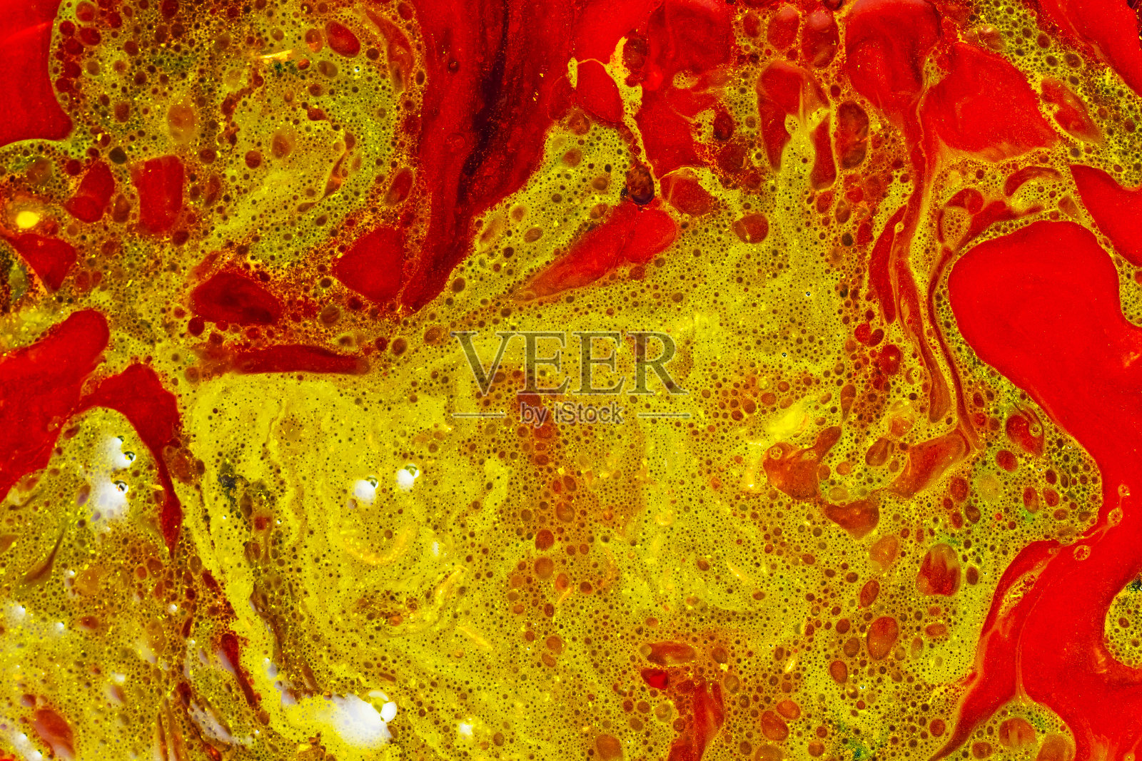 抽象的绿色红色背景。混合液体红色和绿色油漆。流体艺术背景照片摄影图片