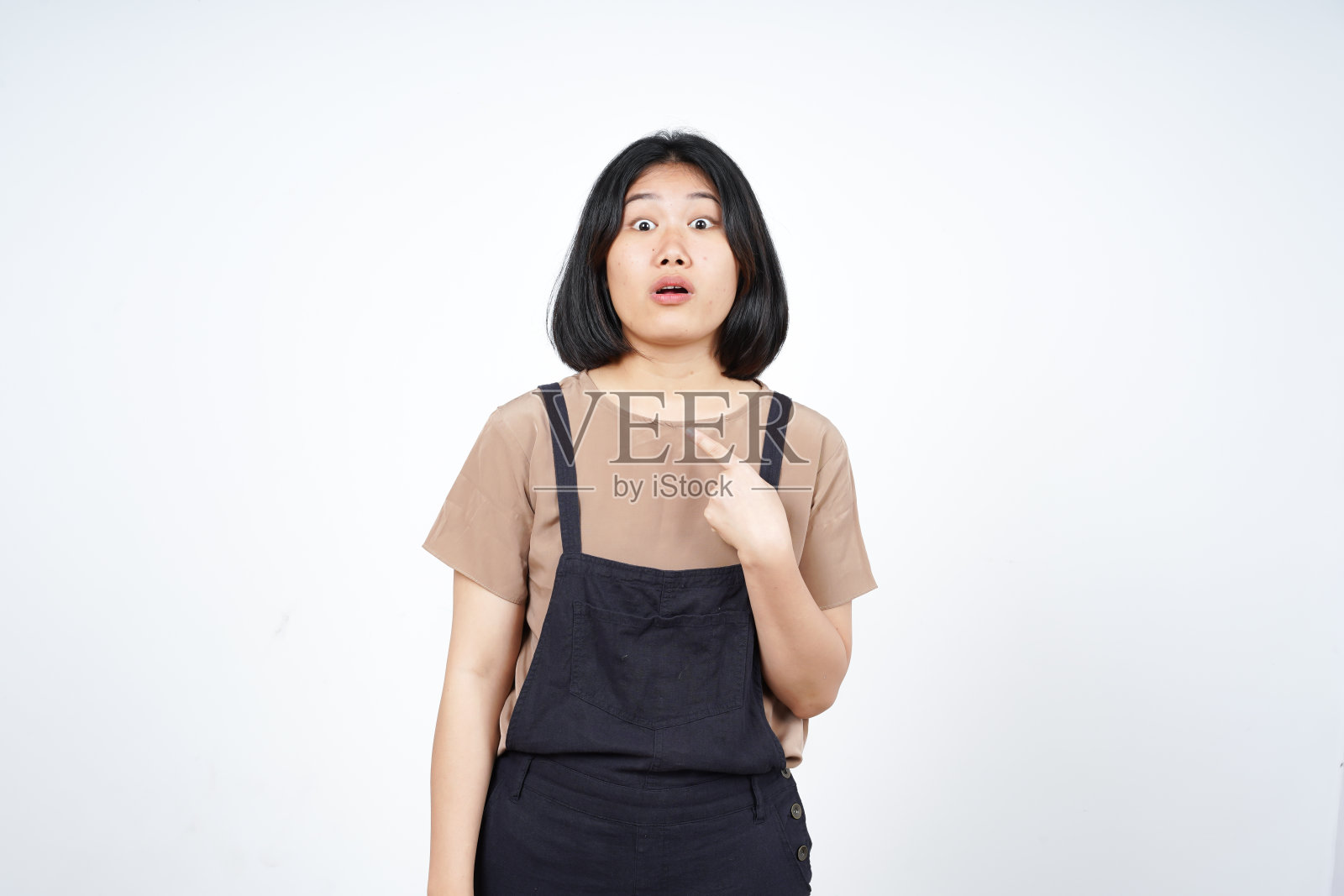 你责怪我把美丽的亚洲女性孤立在白色背景上的概念吗照片摄影图片