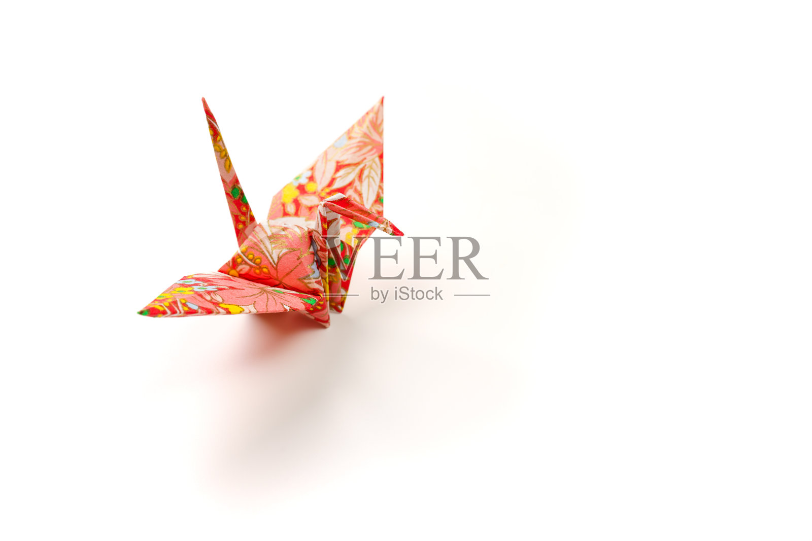 日语“Orizuru”，折叠的纸鹤照片摄影图片