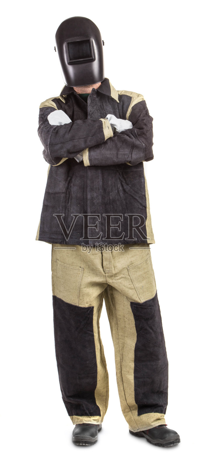 穿着制服，戴着口罩的男人。照片摄影图片