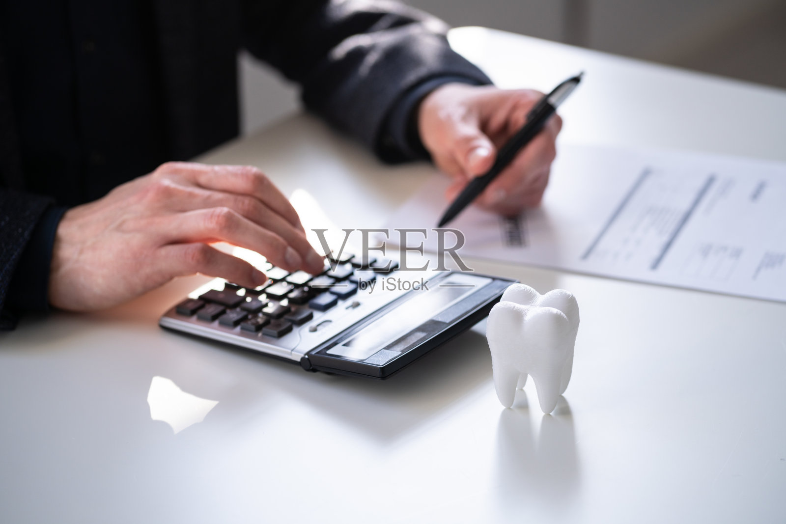 牙科保险法案和财务照片摄影图片