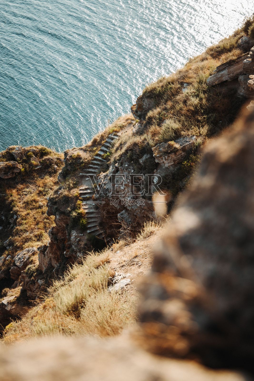 美丽的海岸线，石头和悬崖照片摄影图片