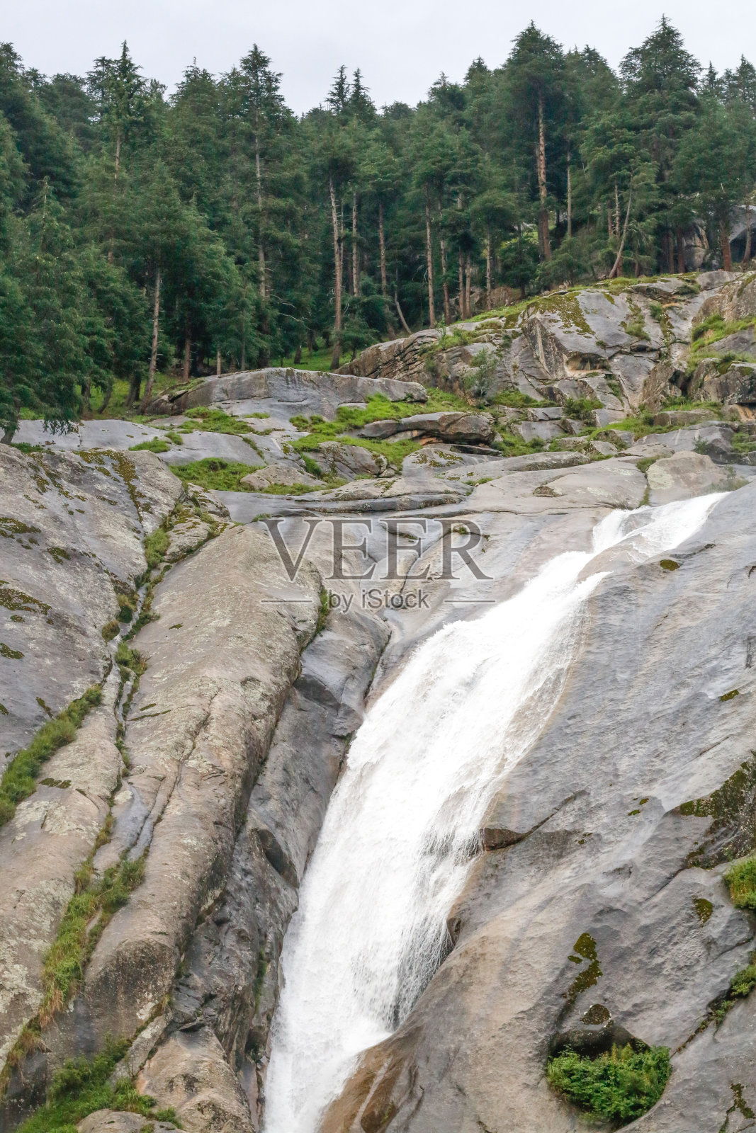 库姆拉特山谷瀑布美丽的风景山景照片摄影图片