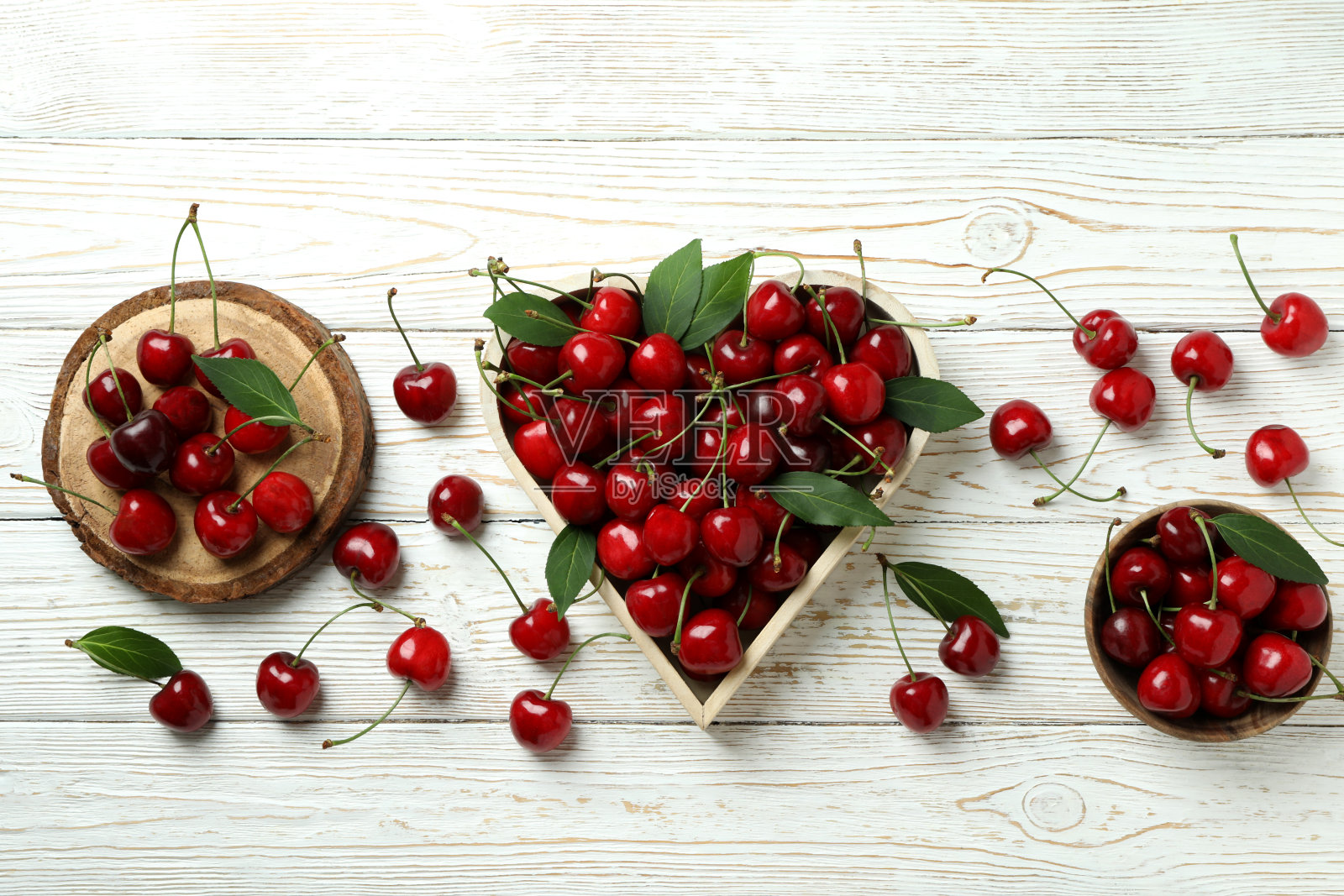 甜浆果与红樱桃的概念照片摄影图片