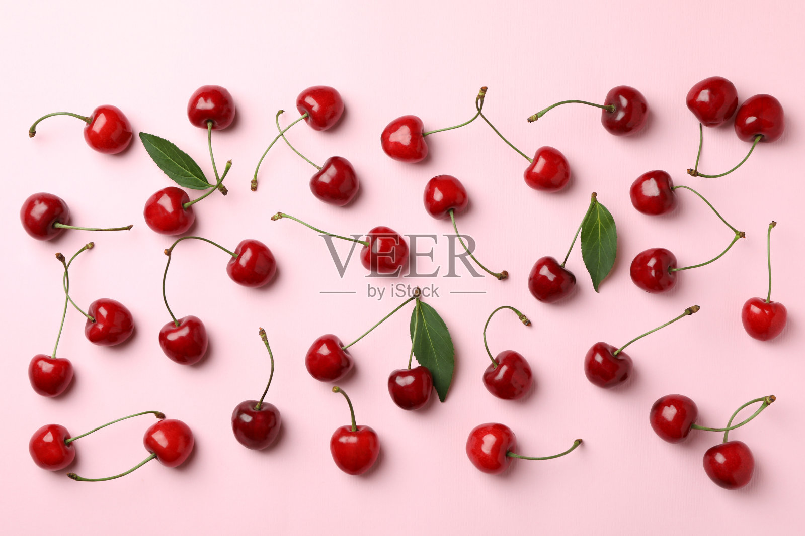 甜浆果与红樱桃的概念照片摄影图片