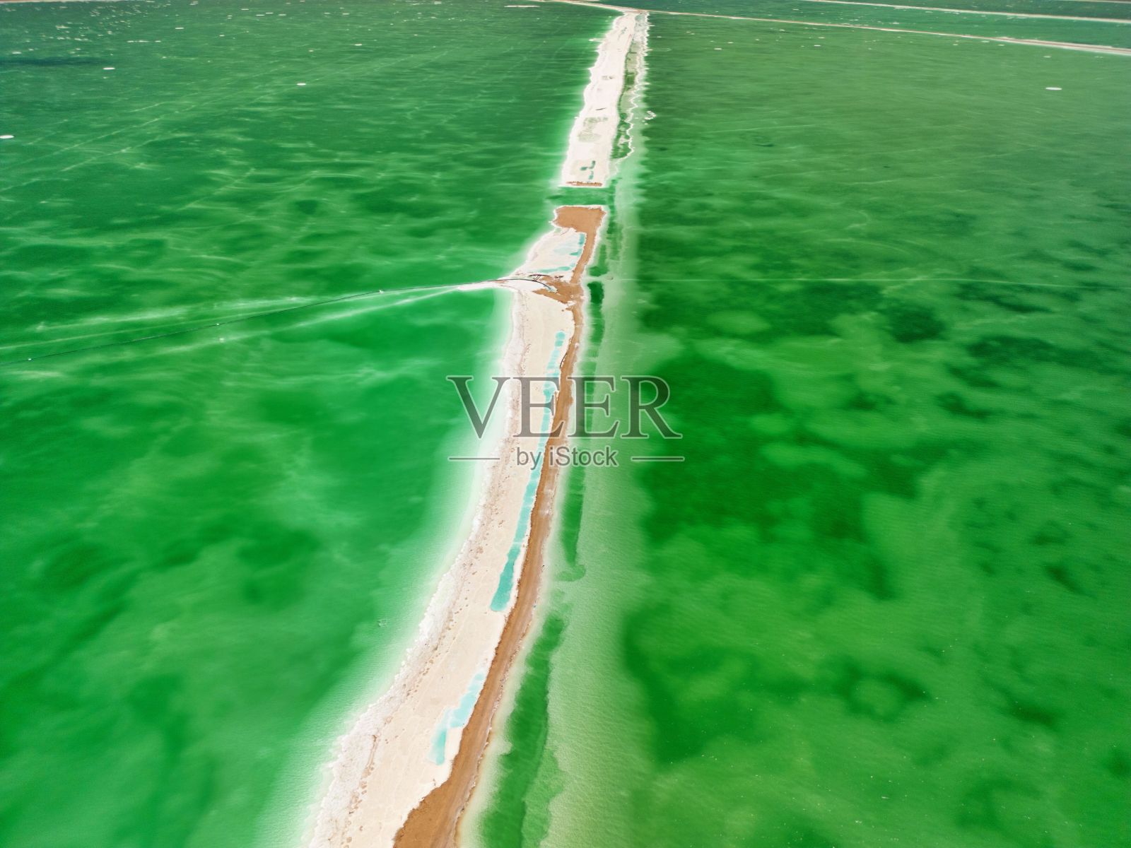 澳大利亚黄金海岸波浪破碎岛的风景鸟瞰图照片摄影图片