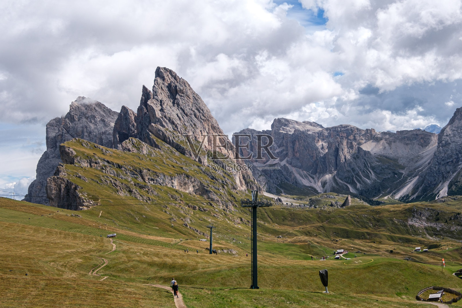 美丽的塞塞达山在白云石阿尔卑斯山照片摄影图片