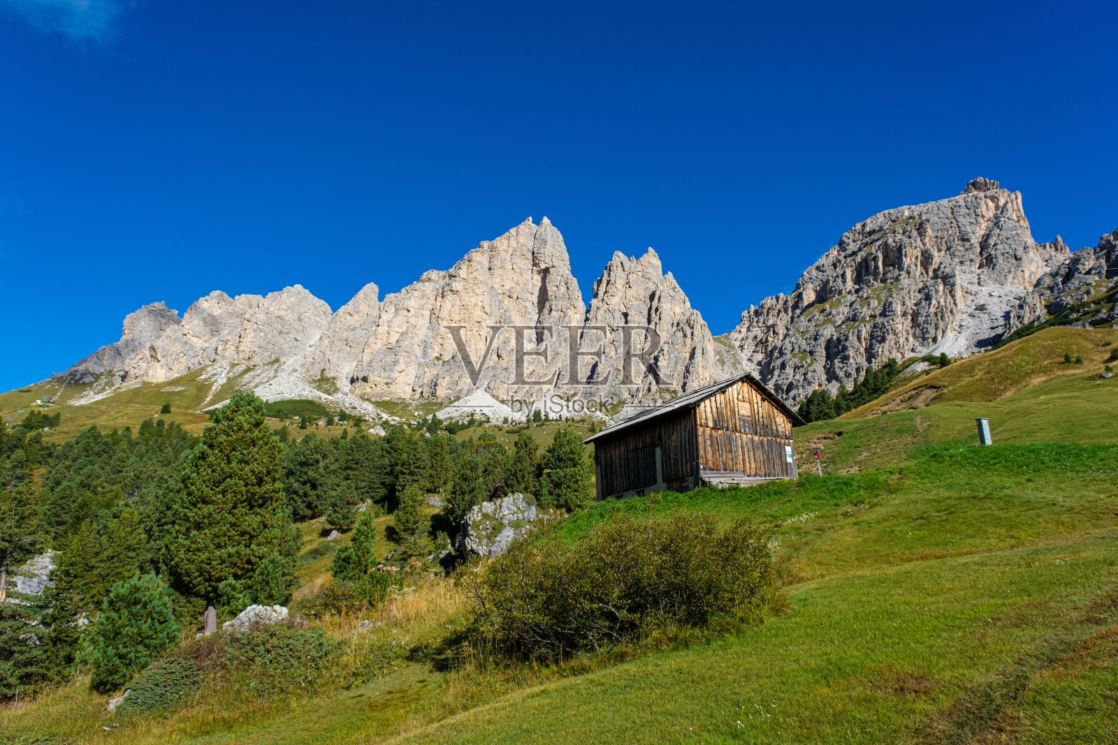 意大利南蒂罗尔，联合国教科文组织世界遗产白云石山脉的美丽景色照片摄影图片