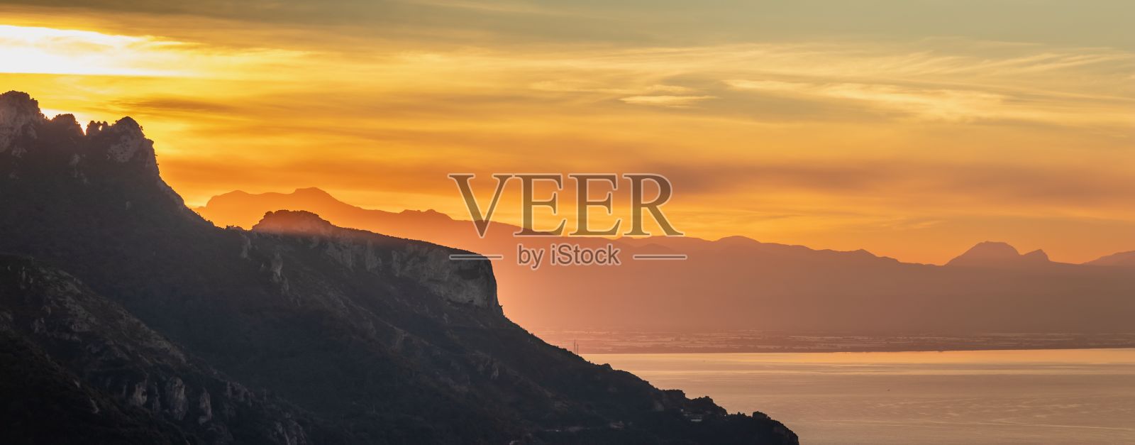 意大利阿马尔菲海岸拉韦洛的日出全景照片摄影图片