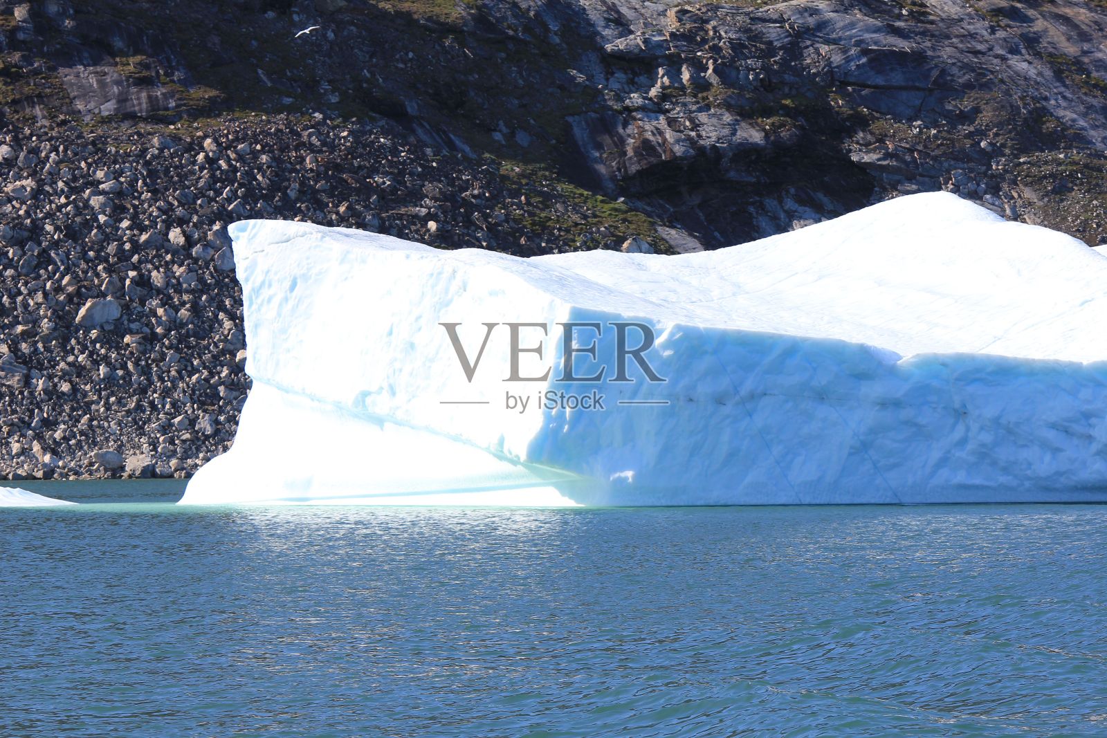 格陵兰岛迪斯科湾水域的冰正在融化。全球变暖概念照片摄影图片