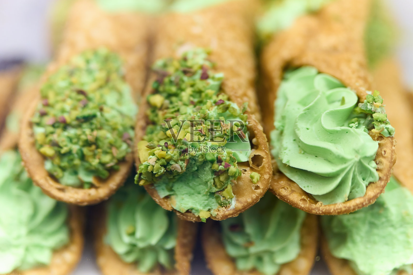 意大利奶油甜馅煎饼卷照片摄影图片