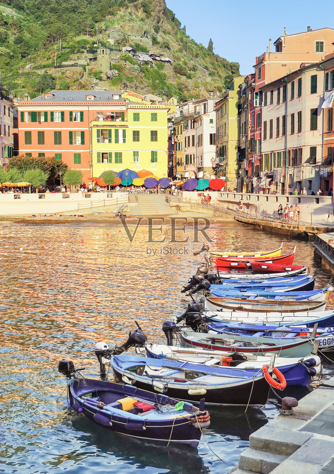 维尔纳扎旅游港口的渔船照片摄影图片