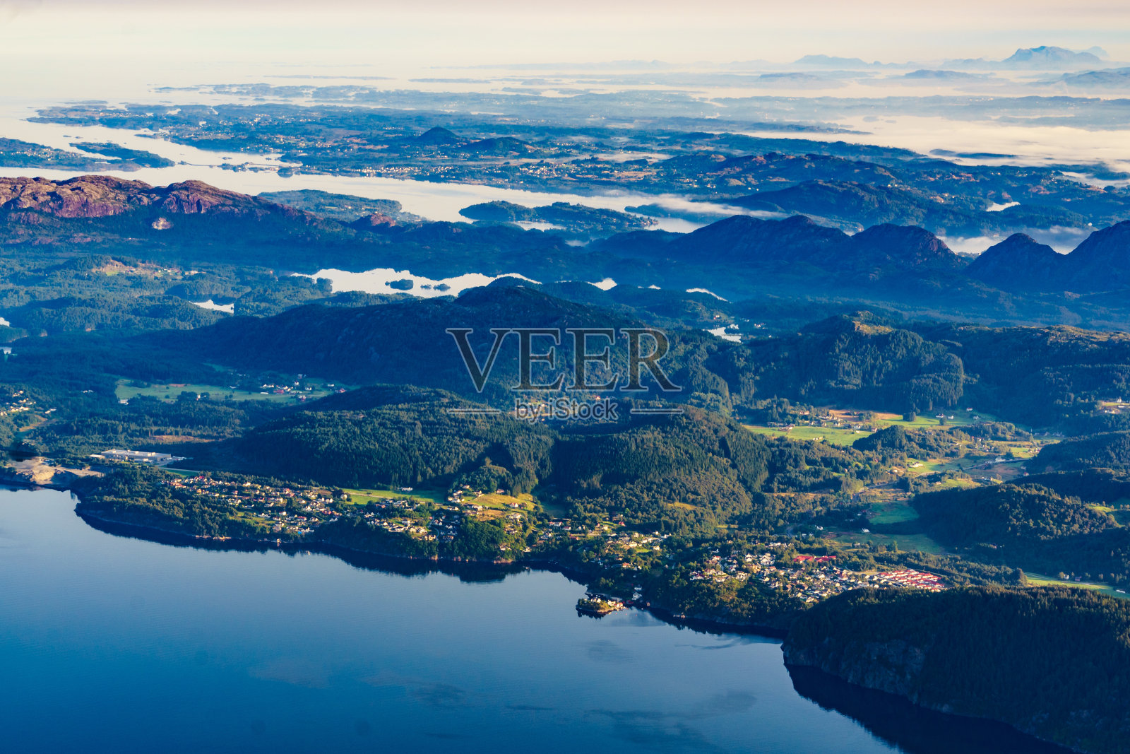 从飞机上看挪威的峡湾照片摄影图片