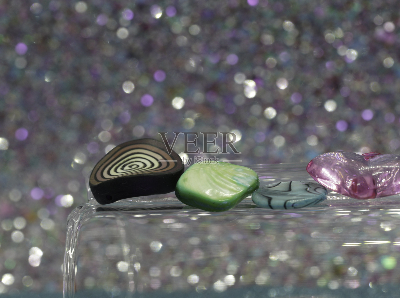 五颜六色的球和闪闪发光的东西照片摄影图片