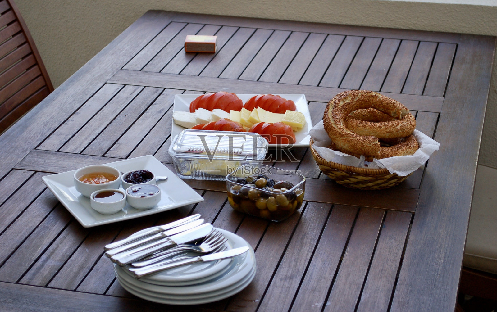 露台上的土耳其早餐照片摄影图片