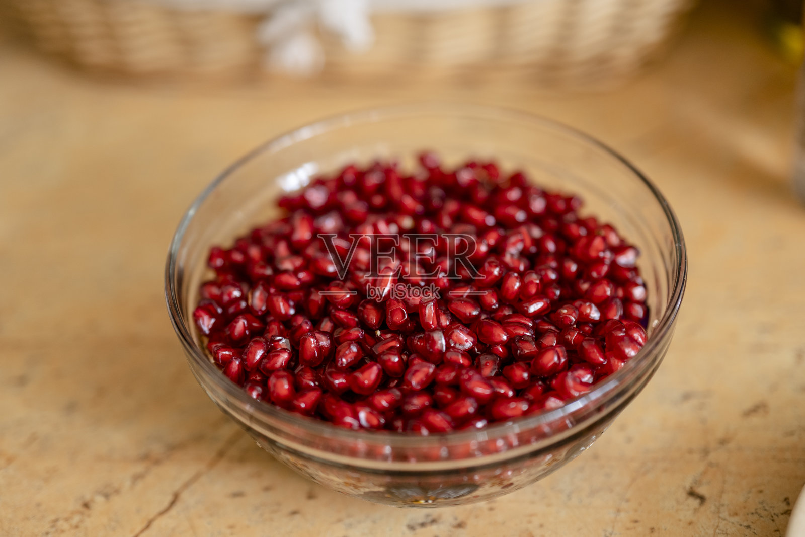 石榴是富含维生素C的健康早餐。照片摄影图片