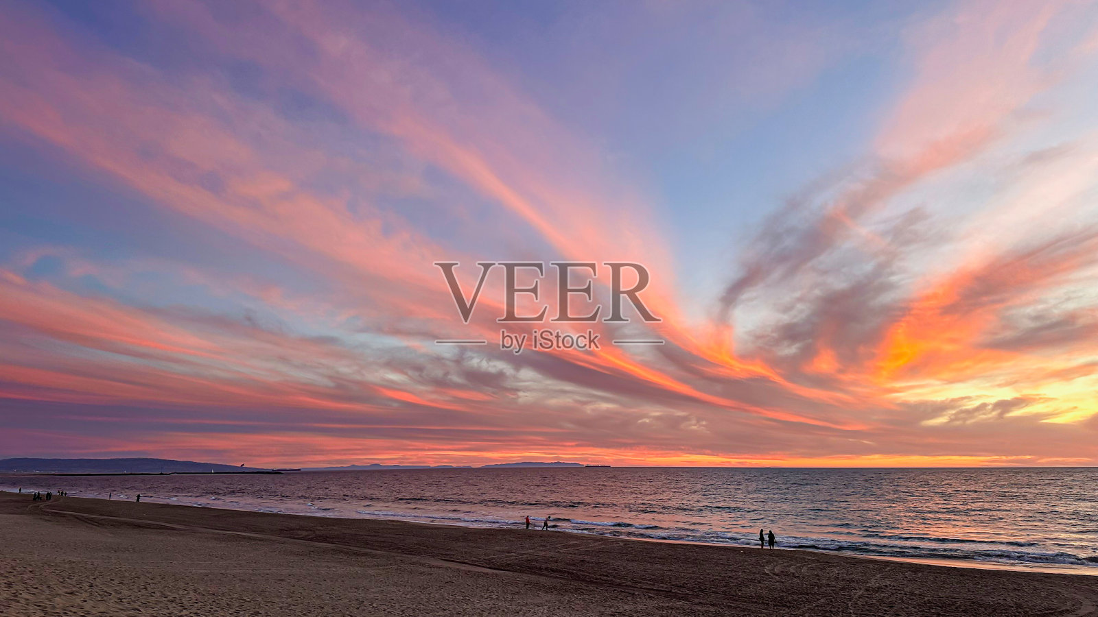 洛杉矶威尼斯码头上的明亮日落照片摄影图片