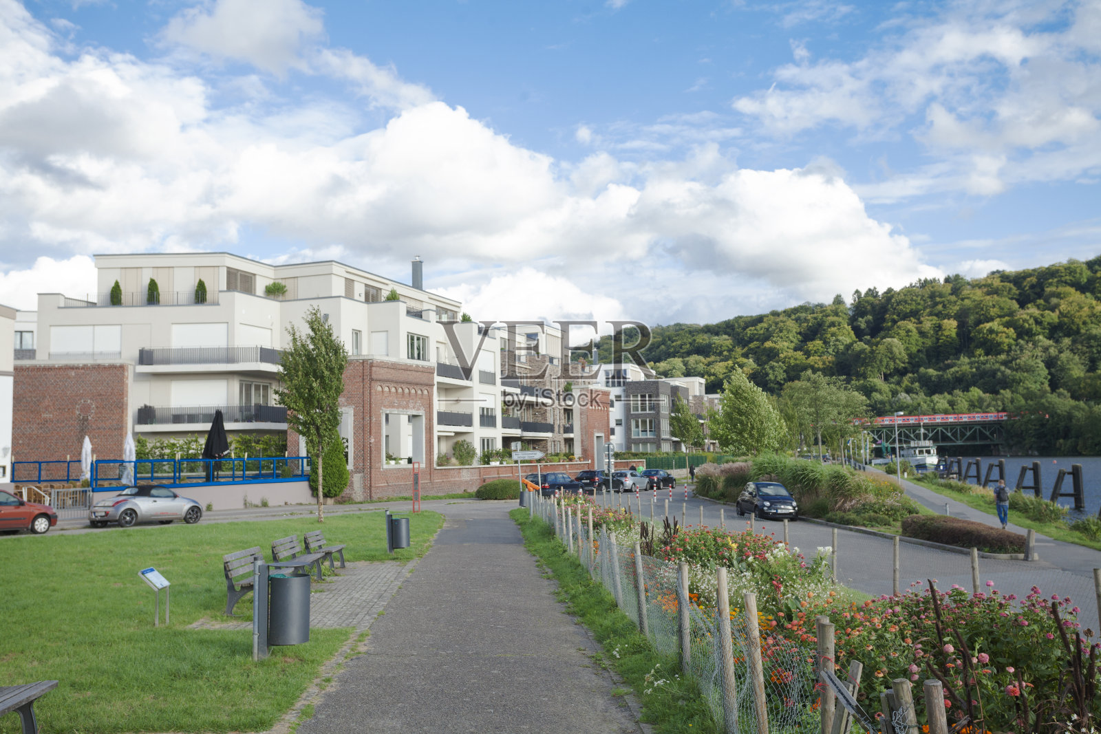 在Essen Kettwig鲁尔河散步的新住宅区照片摄影图片