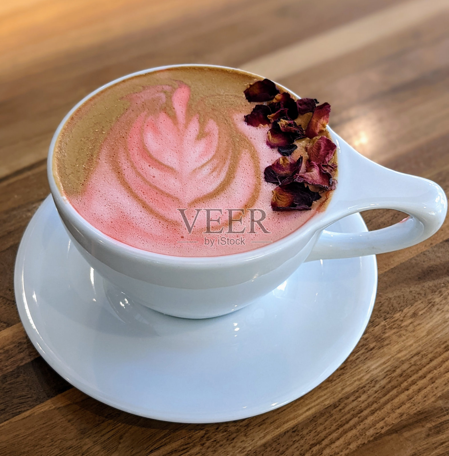 从上面看玫瑰拿铁照片摄影图片