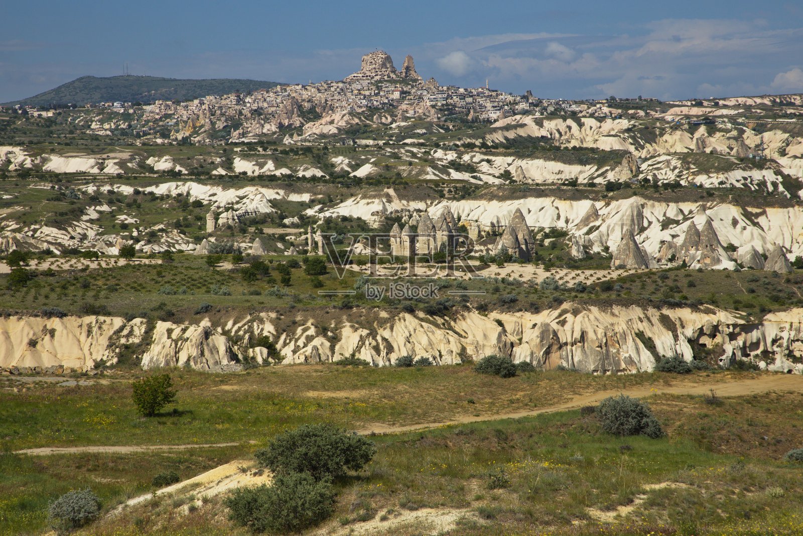 土耳其涅夫谢希尔省卡帕多西亚Göreme和Cavusin之间的徒步线路上的岩石形成照片摄影图片