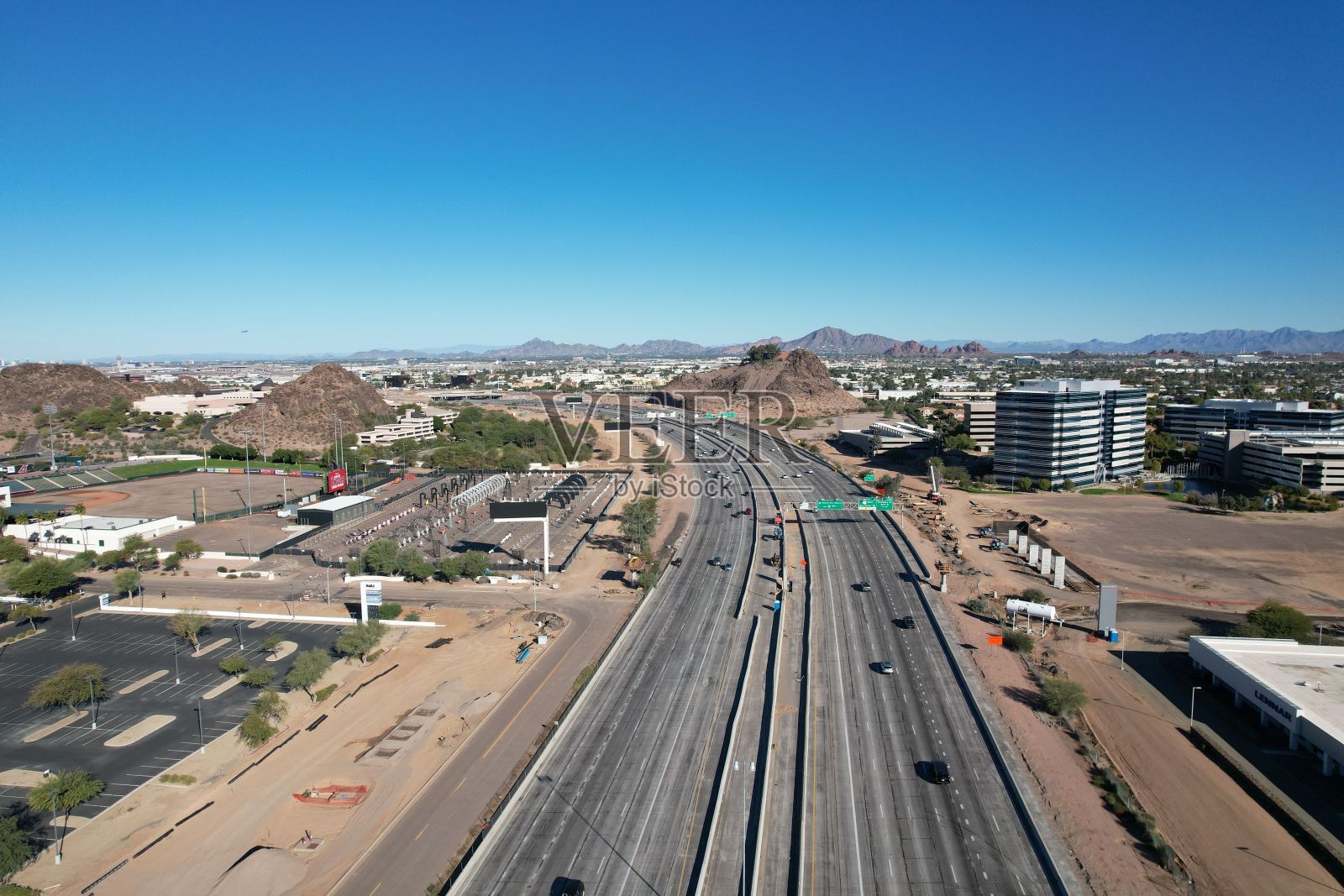 圣何塞的城市景观鸟瞰图被建筑物包围照片摄影图片