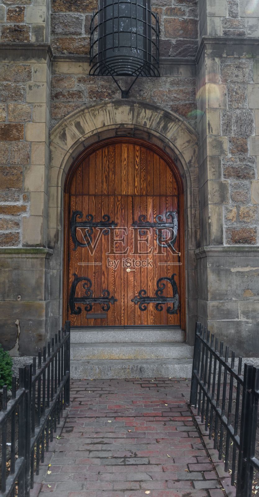 老教堂的旧木门照片摄影图片