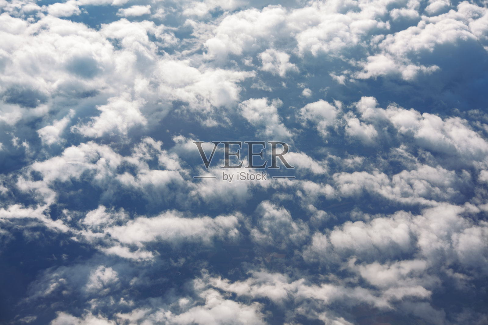 飞越白云照片摄影图片