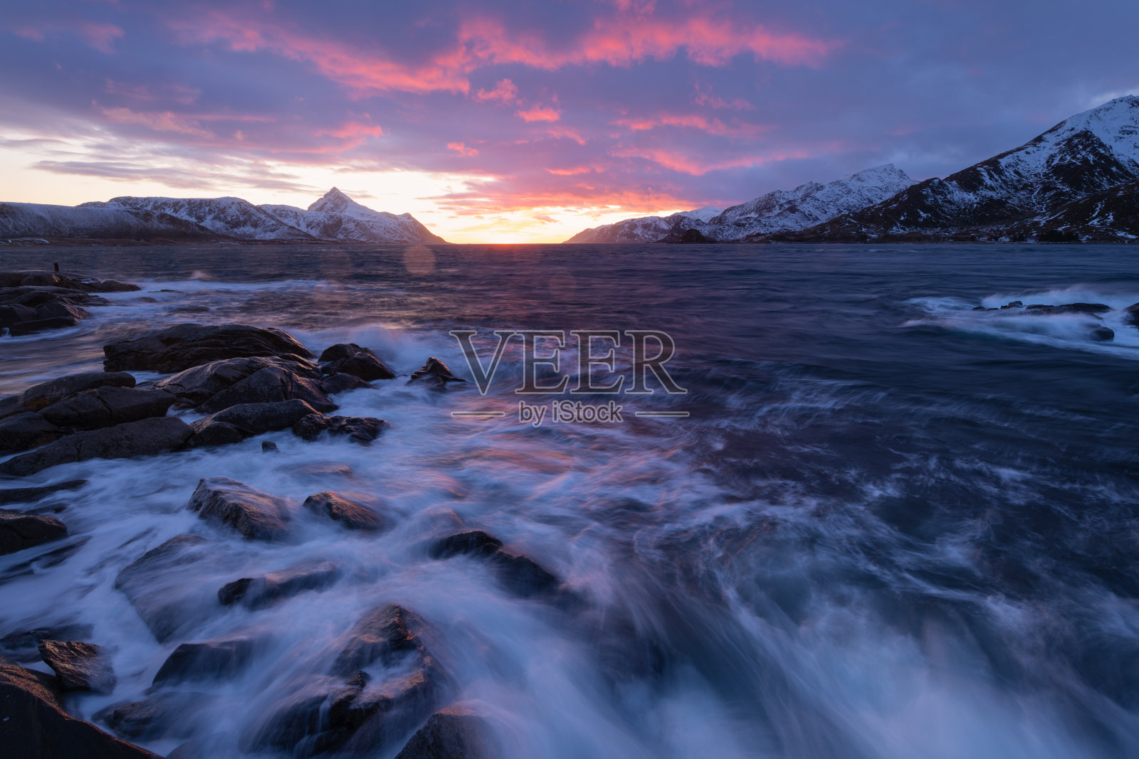 挪威罗弗敦群岛12月极夜的彩云照片摄影图片