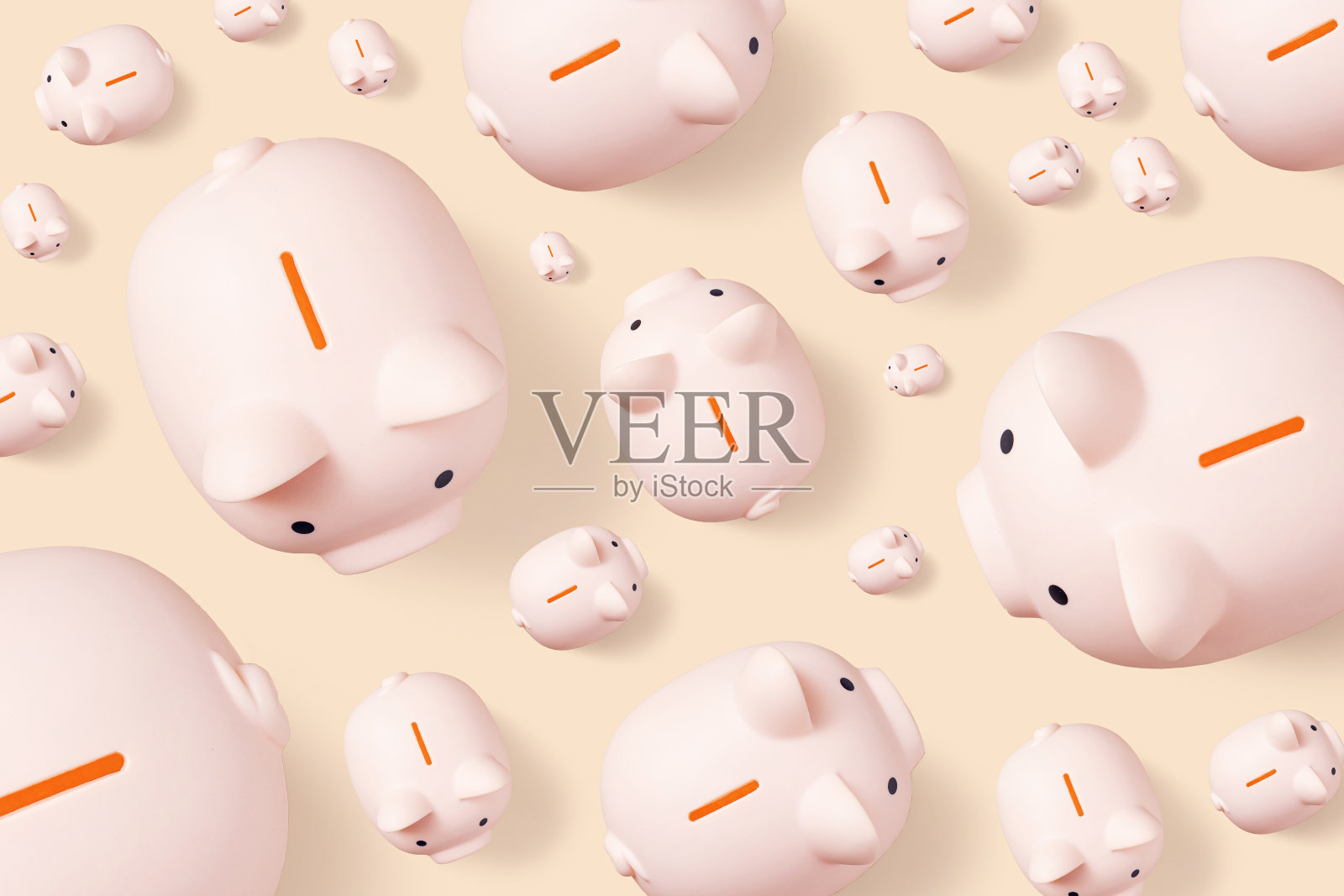 米色背景上的小猪储蓄罐组，无缝桌面横幅照片摄影图片