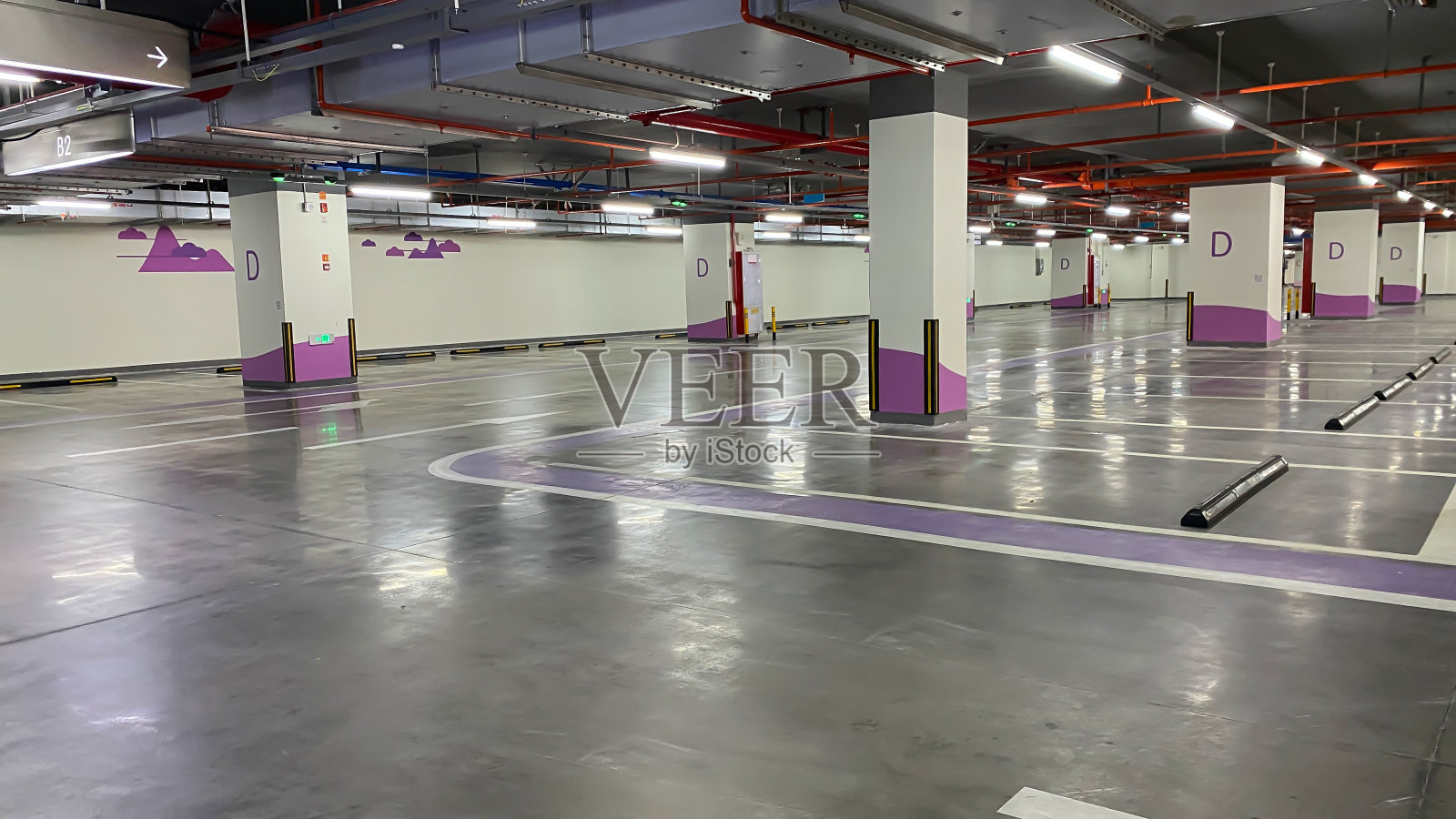 空的室内停车场照片摄影图片