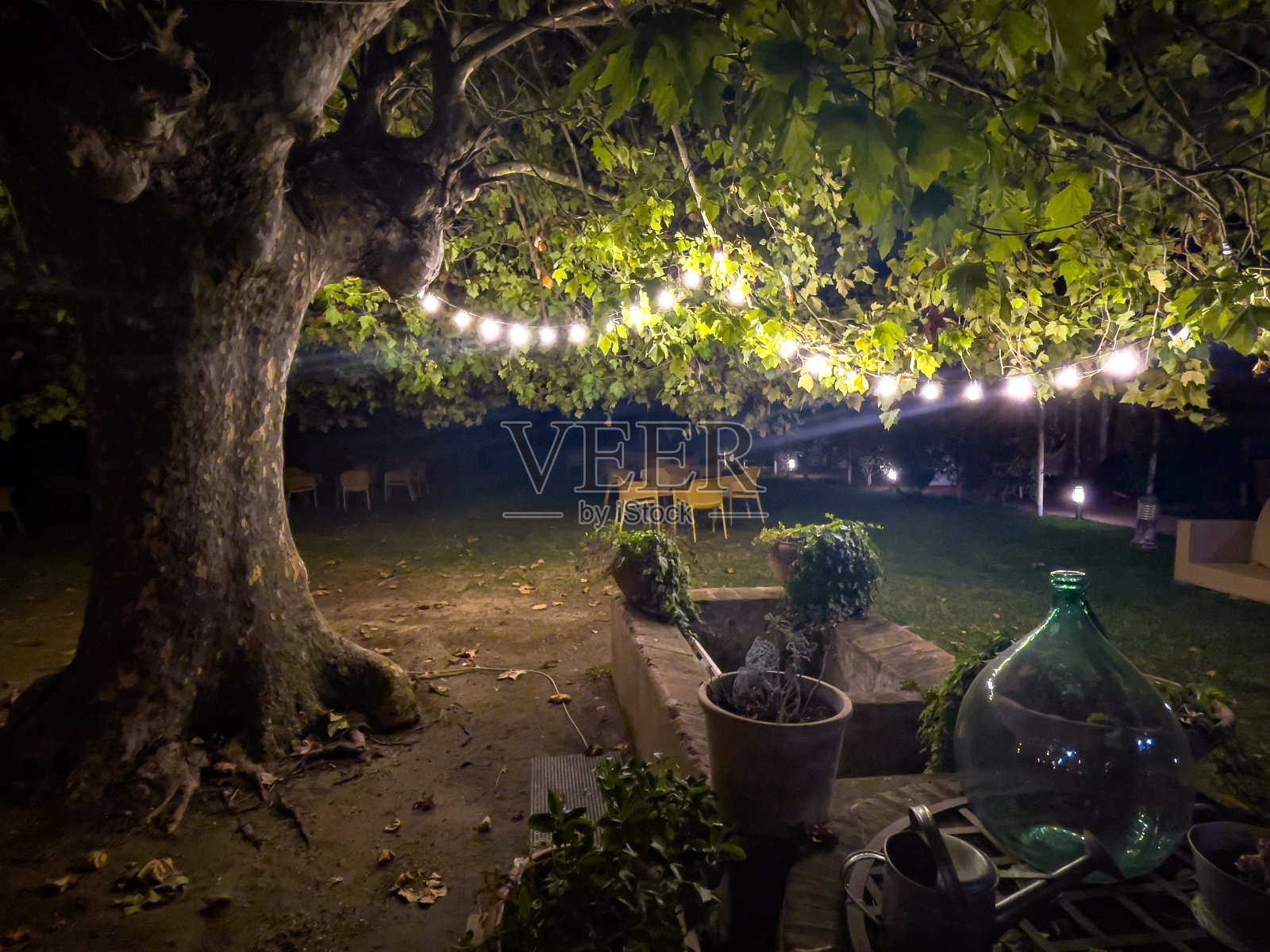 意大利比萨附近的户外用餐区照片摄影图片