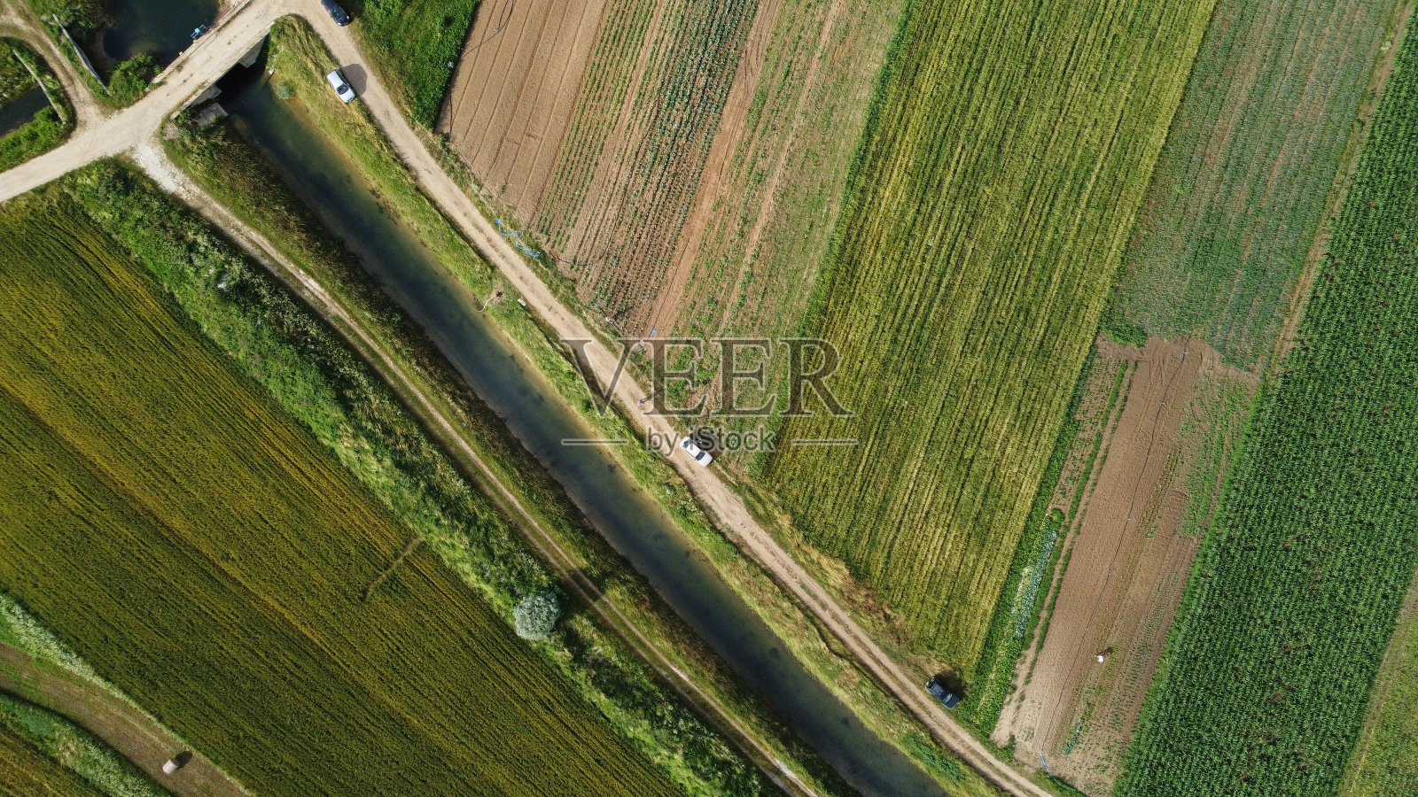 五颜六色的耕地照片摄影图片