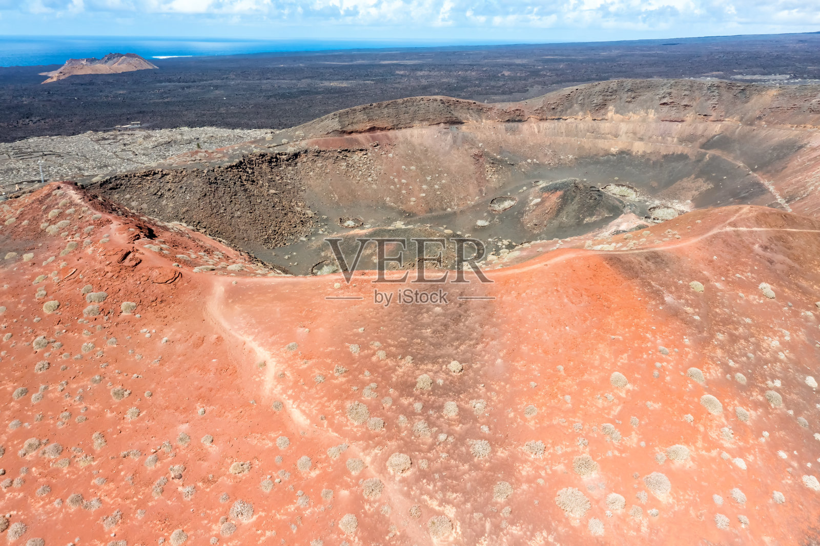西班牙加那利群岛兰萨罗特岛蒂曼法亚国家公园的火山口照片摄影图片