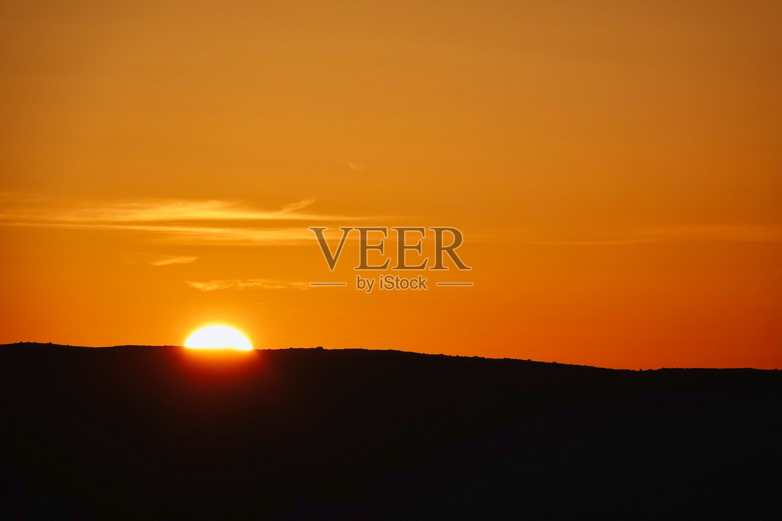 sunset and orange sunrise over the mountains in Imbros Gökçeada照片摄影图片