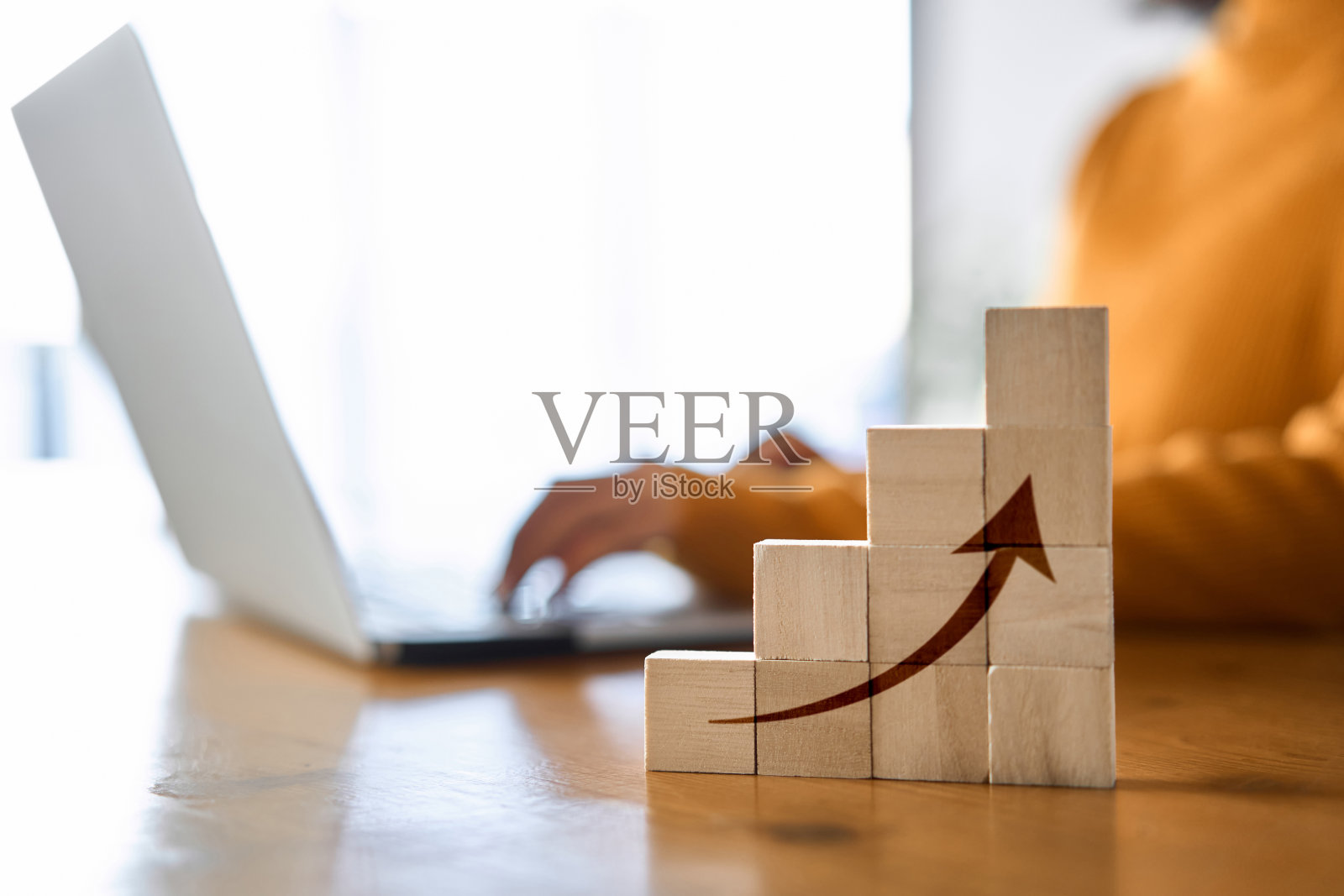 妇女提高计算机技能照片摄影图片